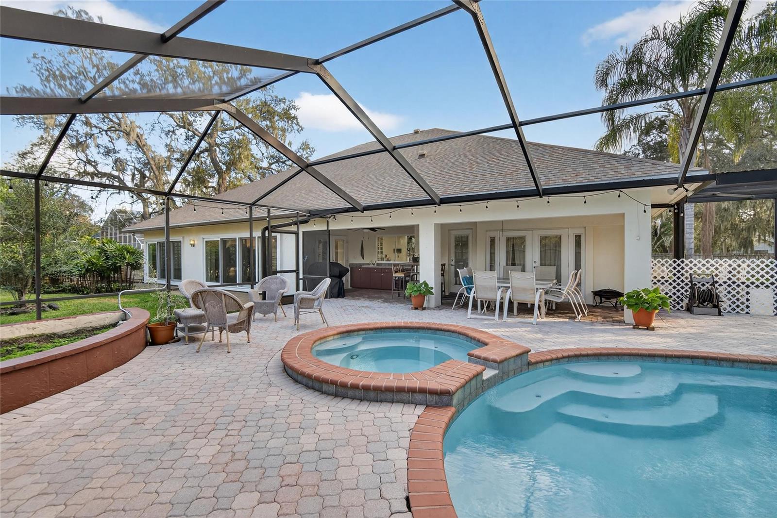 BARRINGTON OAKS EAST - Residential