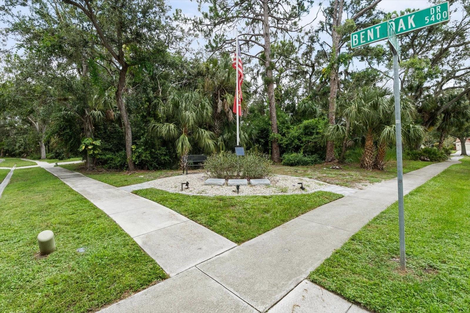 COLONIAL OAKS - Land