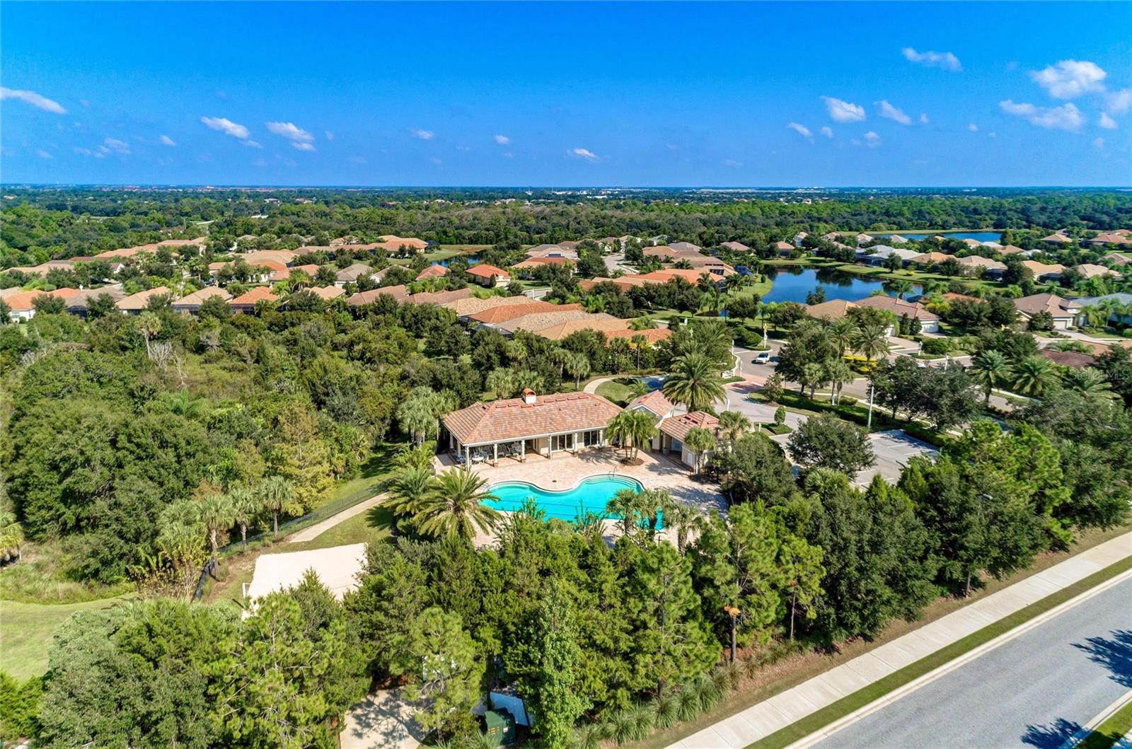 COUNTRY CLUB EAST AT LAKEWD RNCH QQ1 2B - Residential