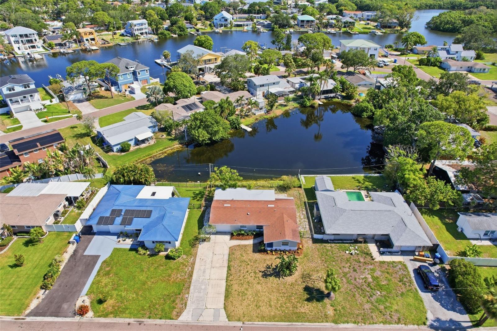SUN-LIT SHORES - Residential