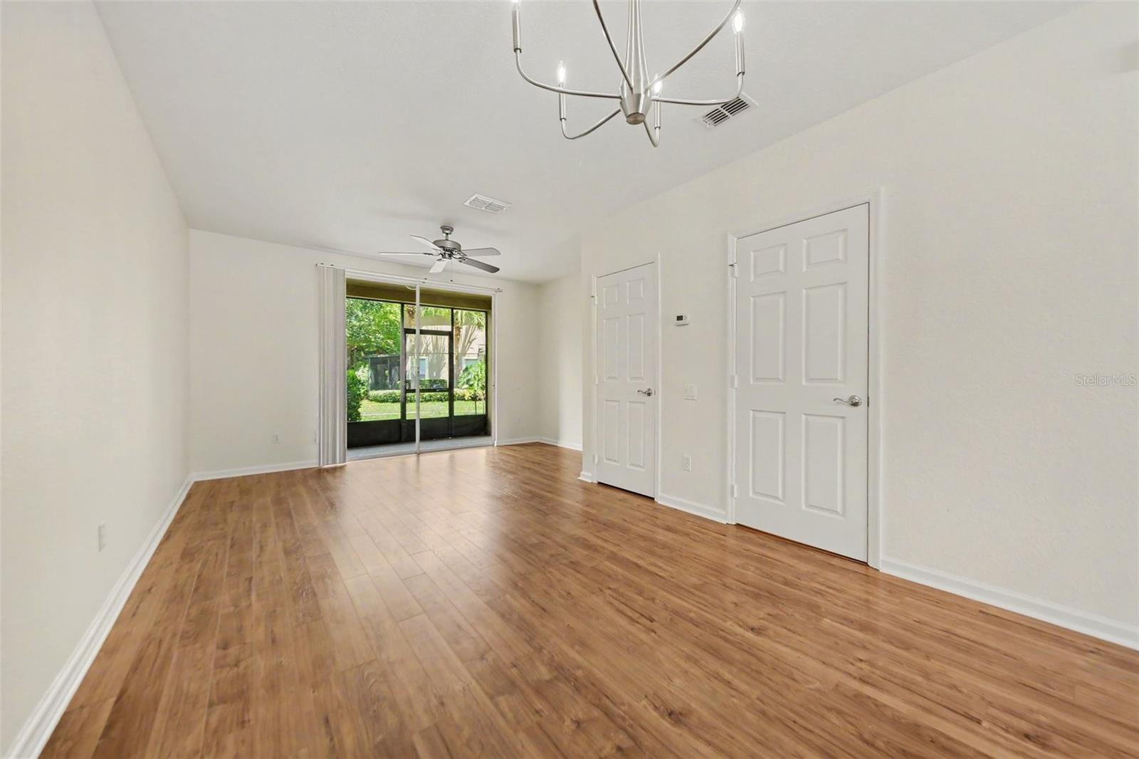 REGENCY OAKS - Residential