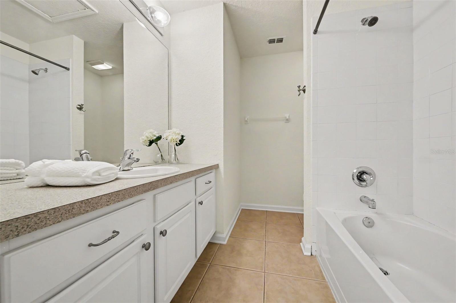 REGENCY OAKS - Residential