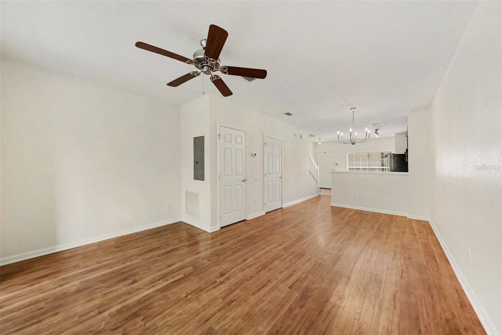 REGENCY OAKS - Residential