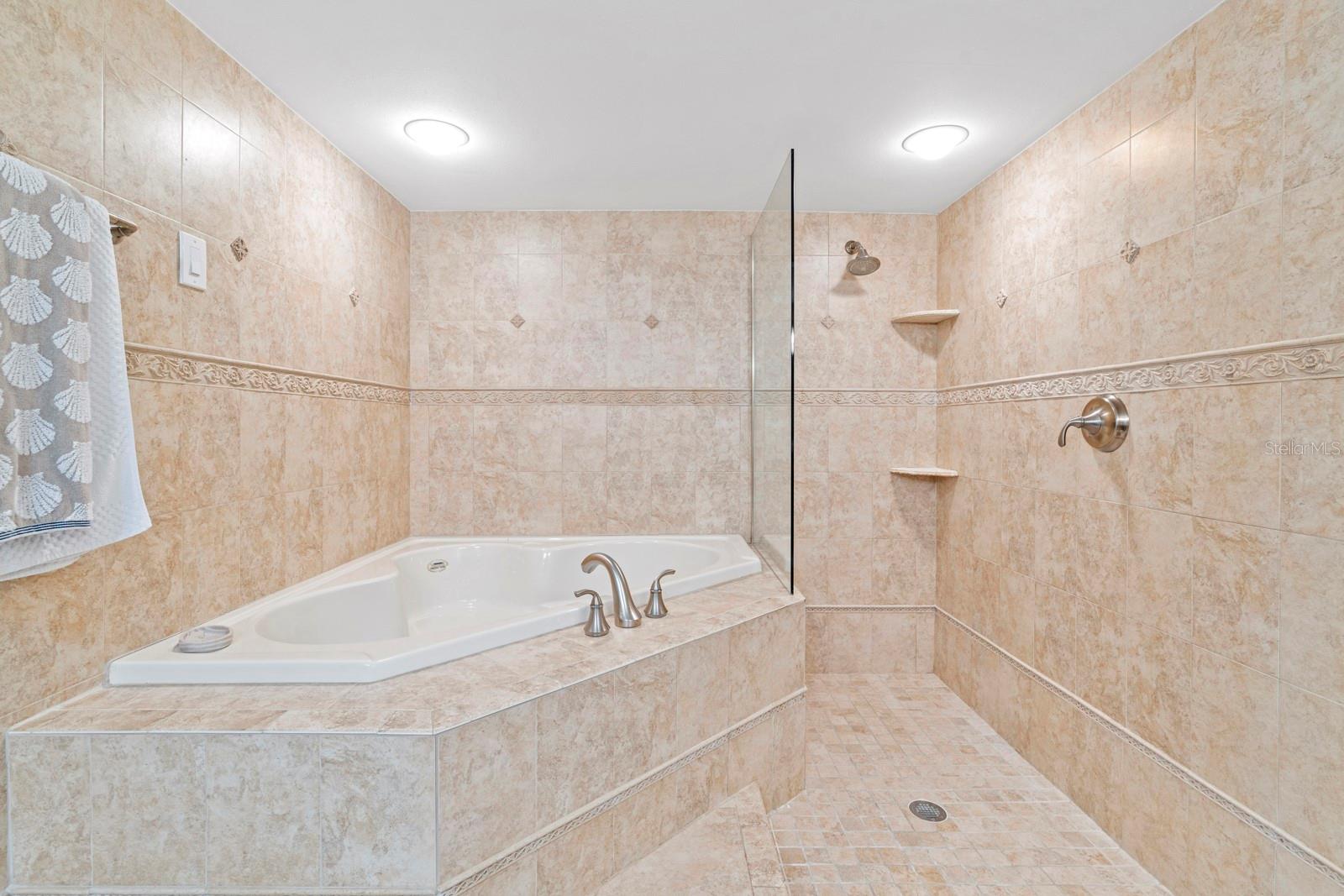 SILVER SANDS BEACH & RACQUET CLUB - Residential