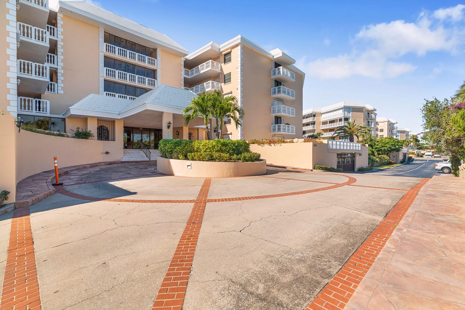 SILVER SANDS BEACH & RACQUET CLUB - Residential