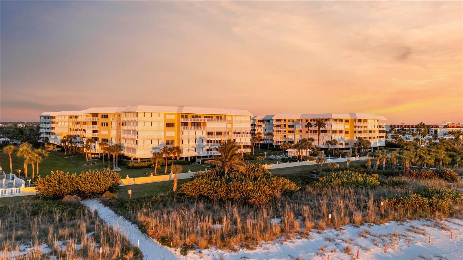 SILVER SANDS BEACH & RACQUET CLUB - Residential
