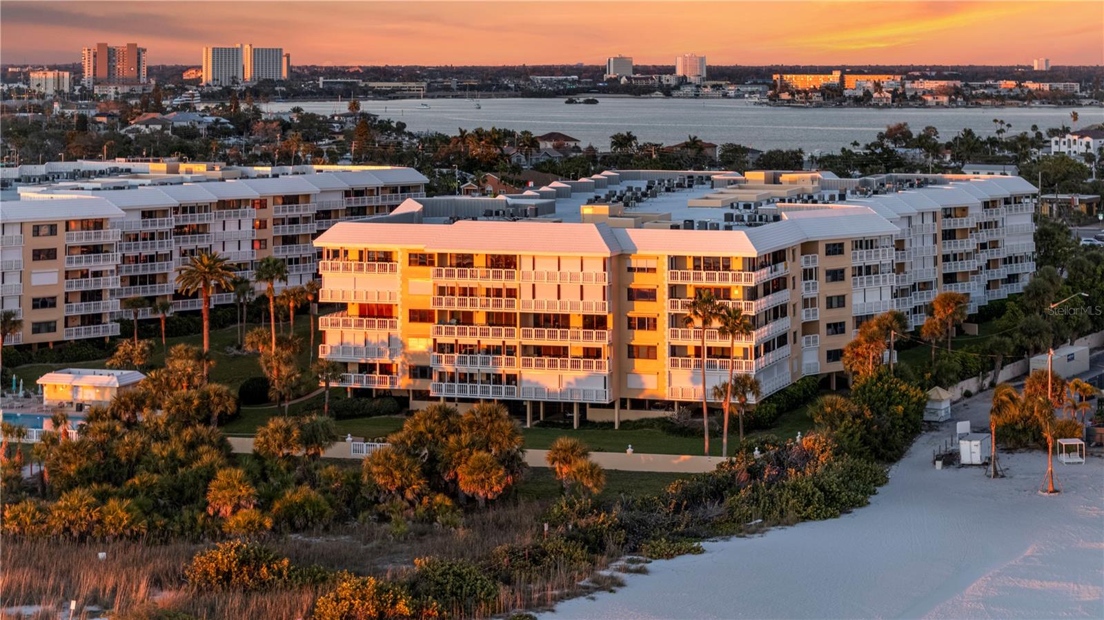 SILVER SANDS BEACH & RACQUET CLUB - Residential