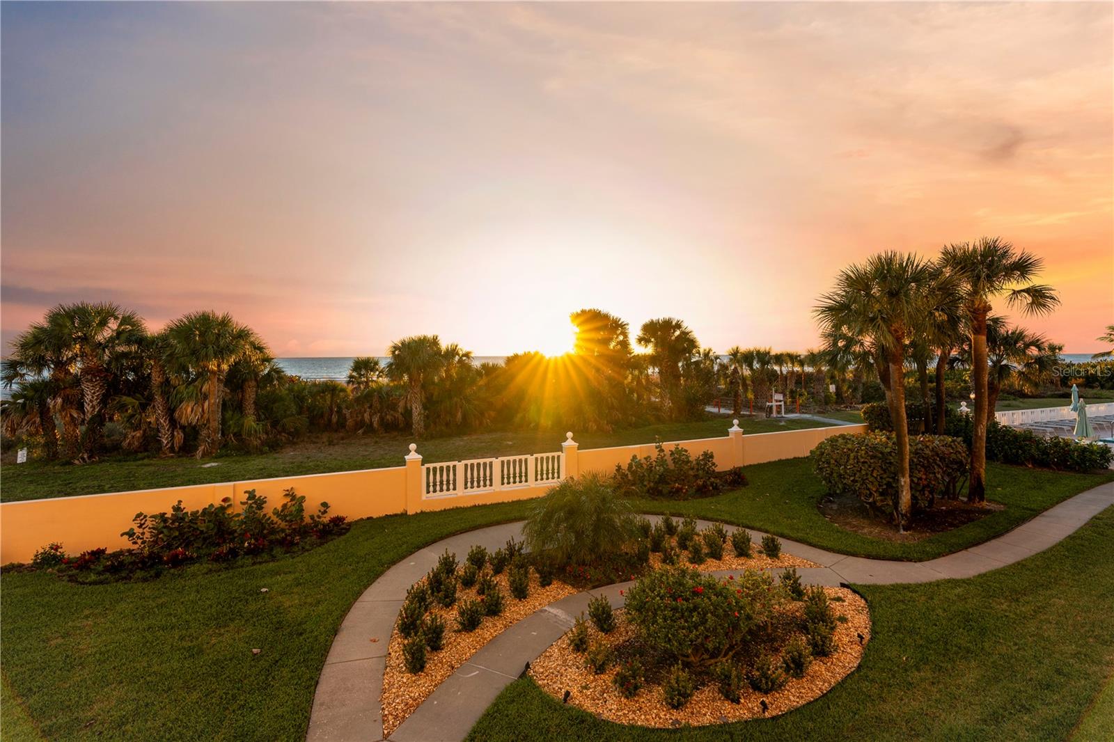SILVER SANDS BEACH & RACQUET CLUB - Residential