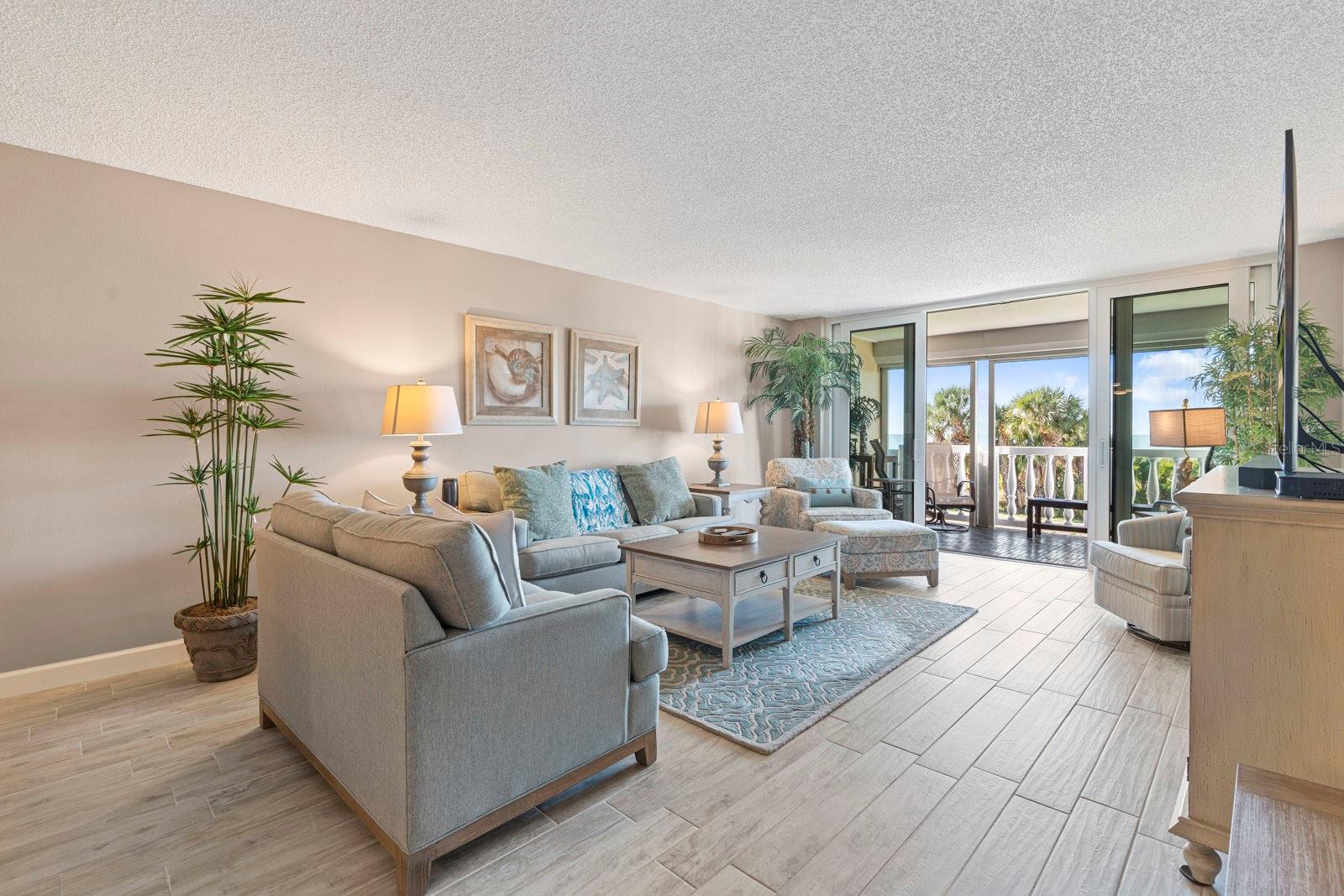 SILVER SANDS BEACH & RACQUET CLUB - Residential