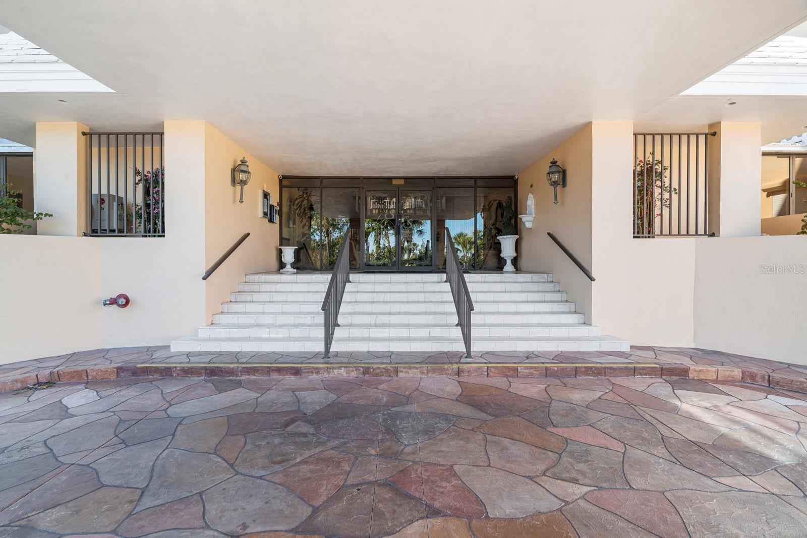SILVER SANDS BEACH & RACQUET CLUB - Residential