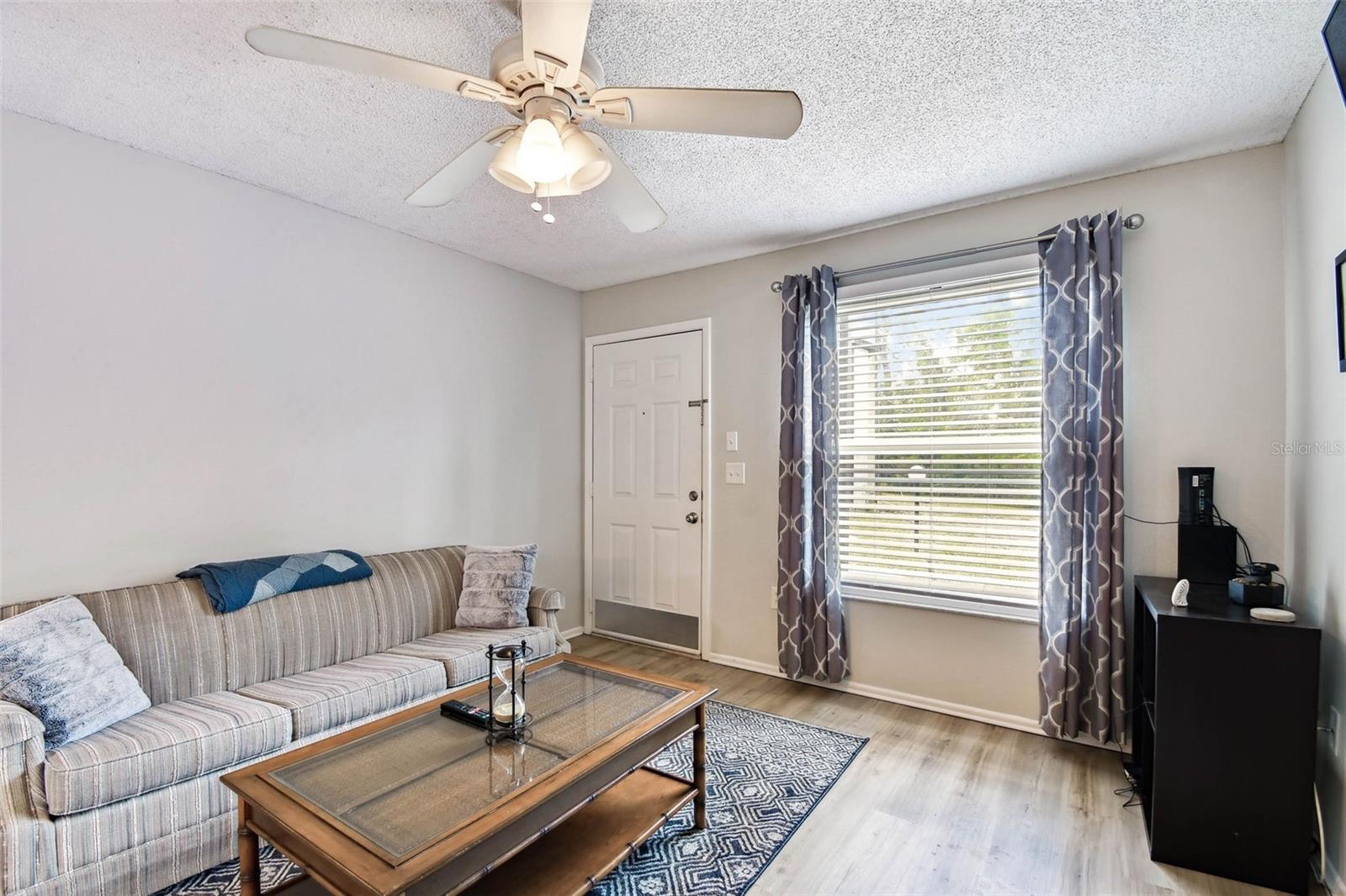 MIRROR LAKE - Residential