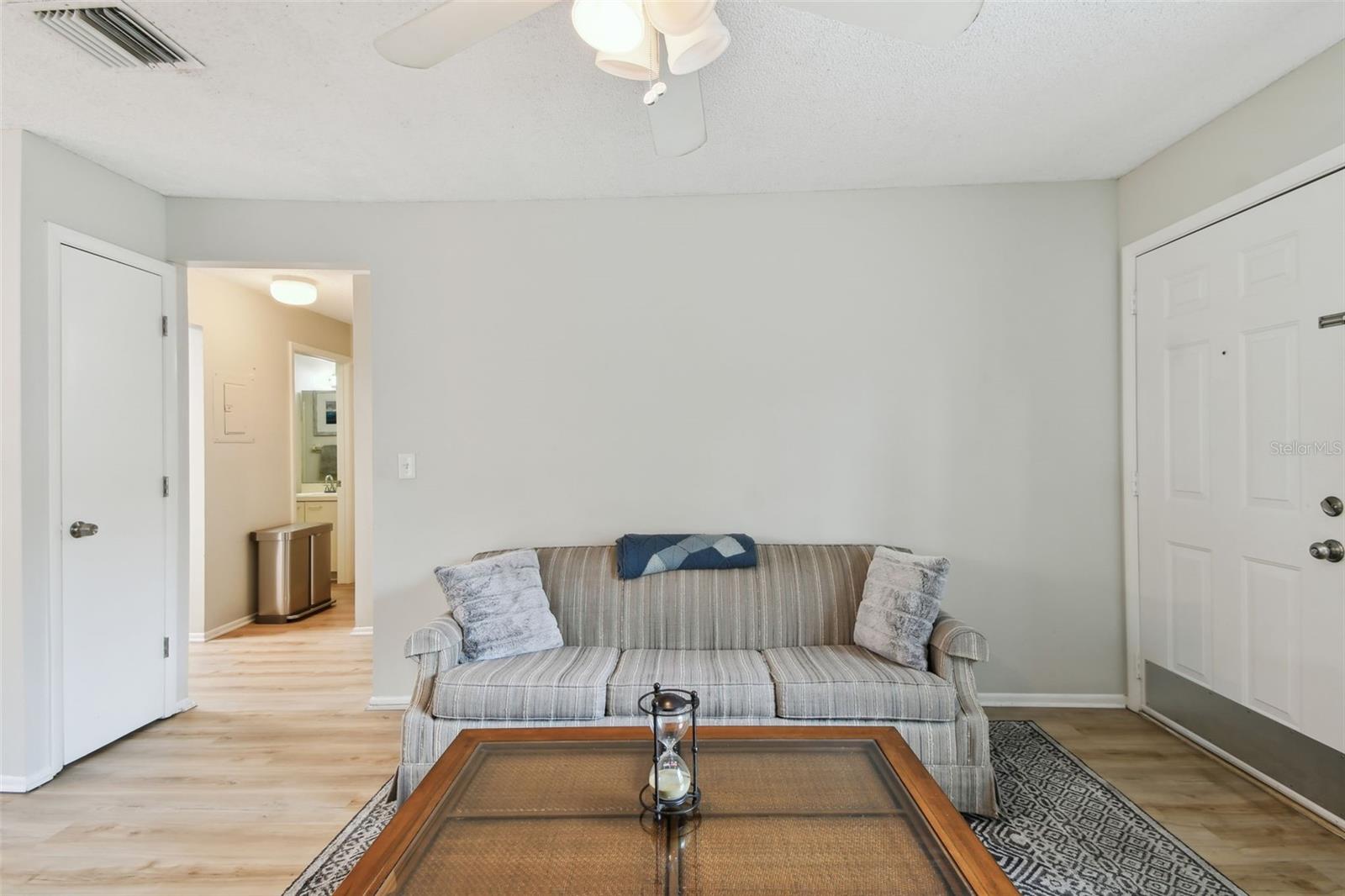 MIRROR LAKE - Residential