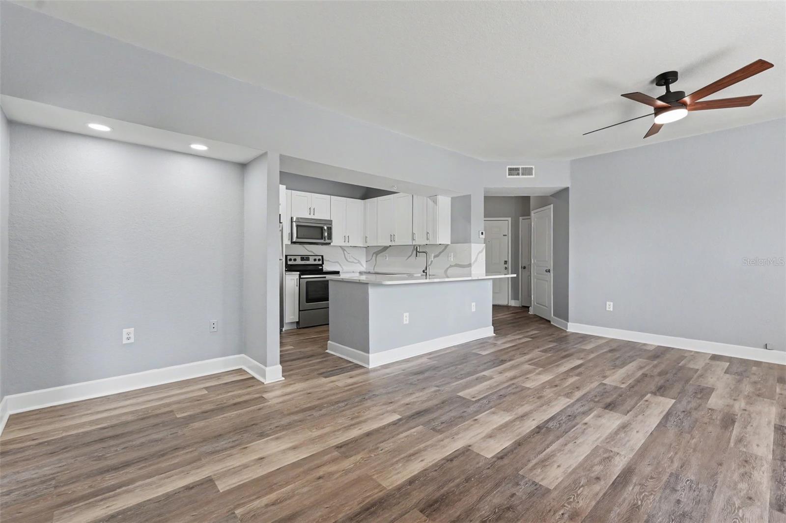 OXFORD PLACE AT TAMPA PALMS A - Residential