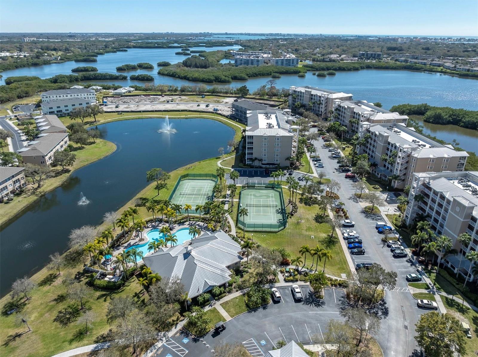 SEMINOLE ISLE TWNHMS - Residential