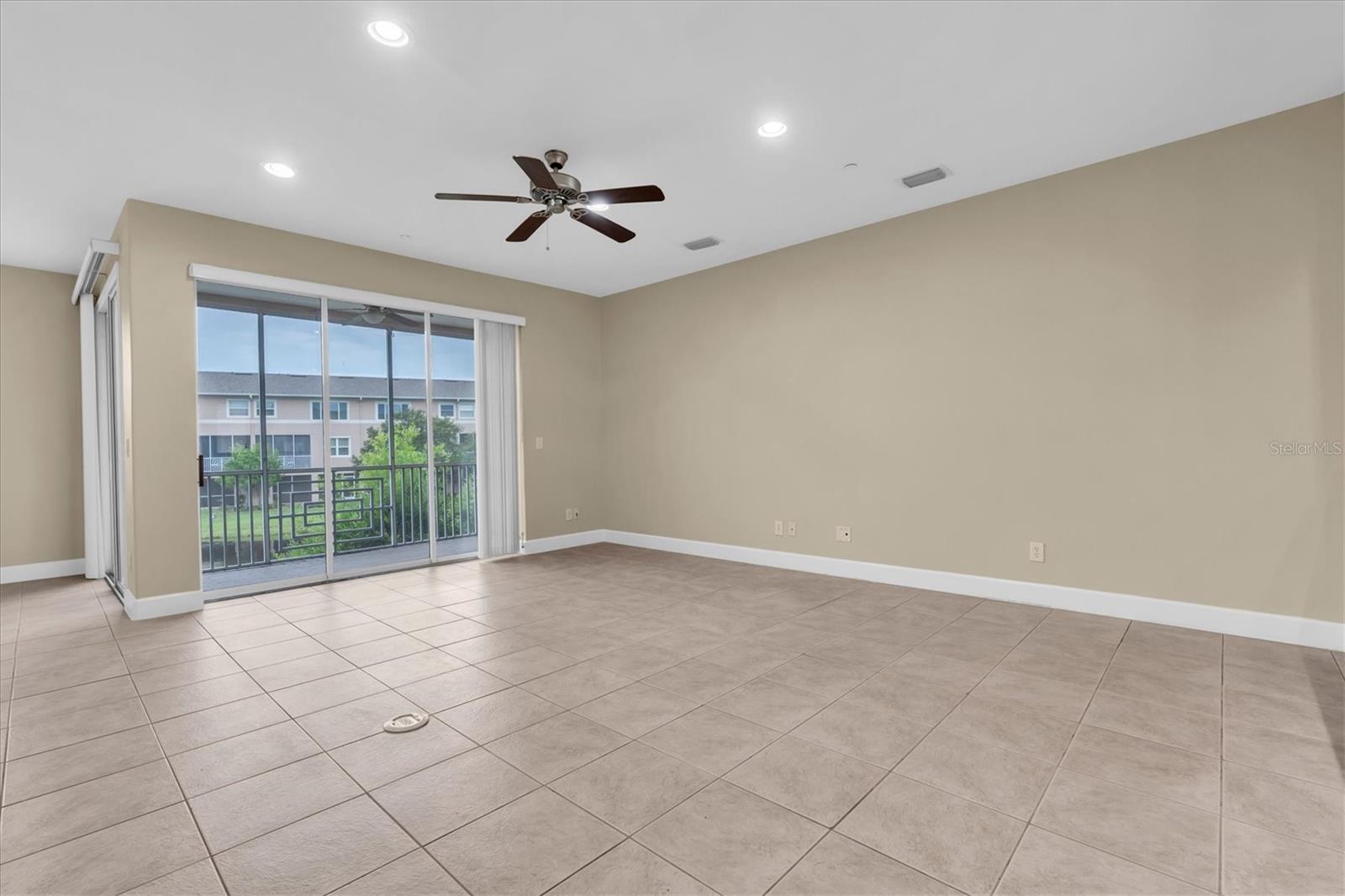 SEMINOLE ISLE TWNHMS - Residential