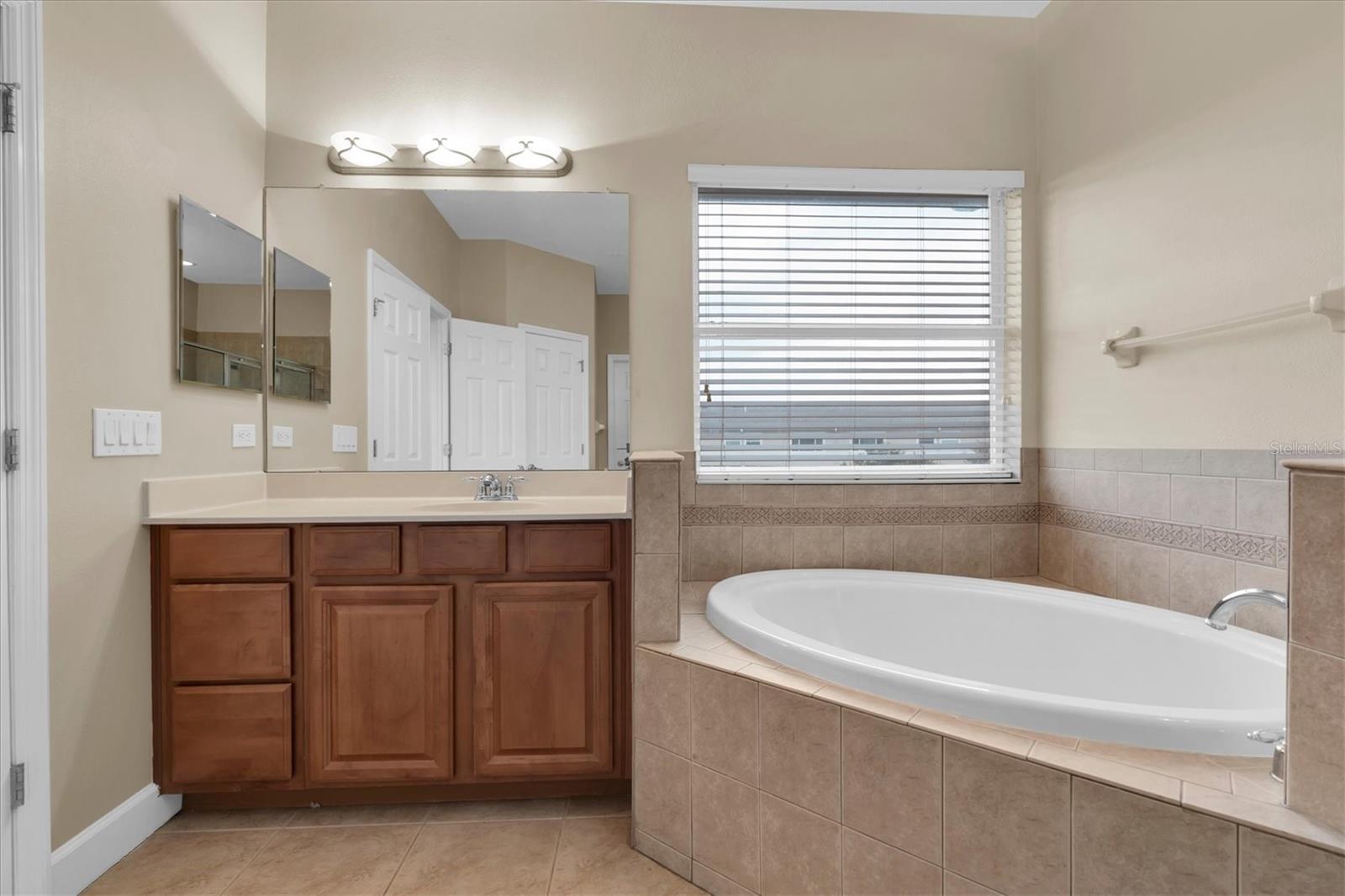 SEMINOLE ISLE TWNHMS - Residential