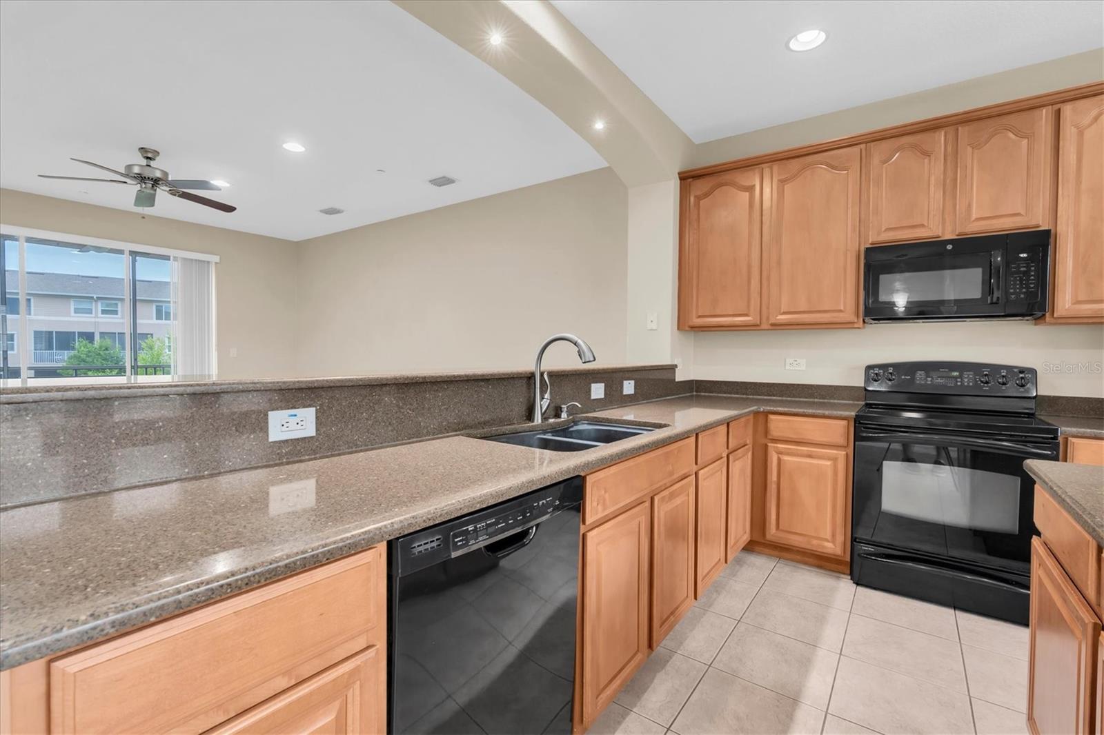SEMINOLE ISLE TWNHMS - Residential