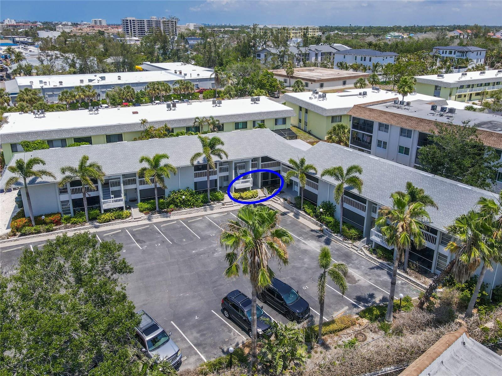 BACK ON THE MARKET, FINANCING FELL THROUGH. Looking for your piece of paradise? This fully furnished one-bedroom, one-bath unit is near Siesta Key's stunning beaches. Just bring your clothes and toothbrush. Ideal for snowbirds, investors, or those seeking island life. Conveniently located near the Village of Siesta Key's amenities. Brand new A/C May 2026.