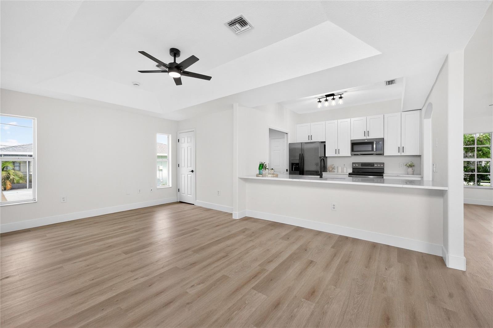 SOUTH VENICE - Residential