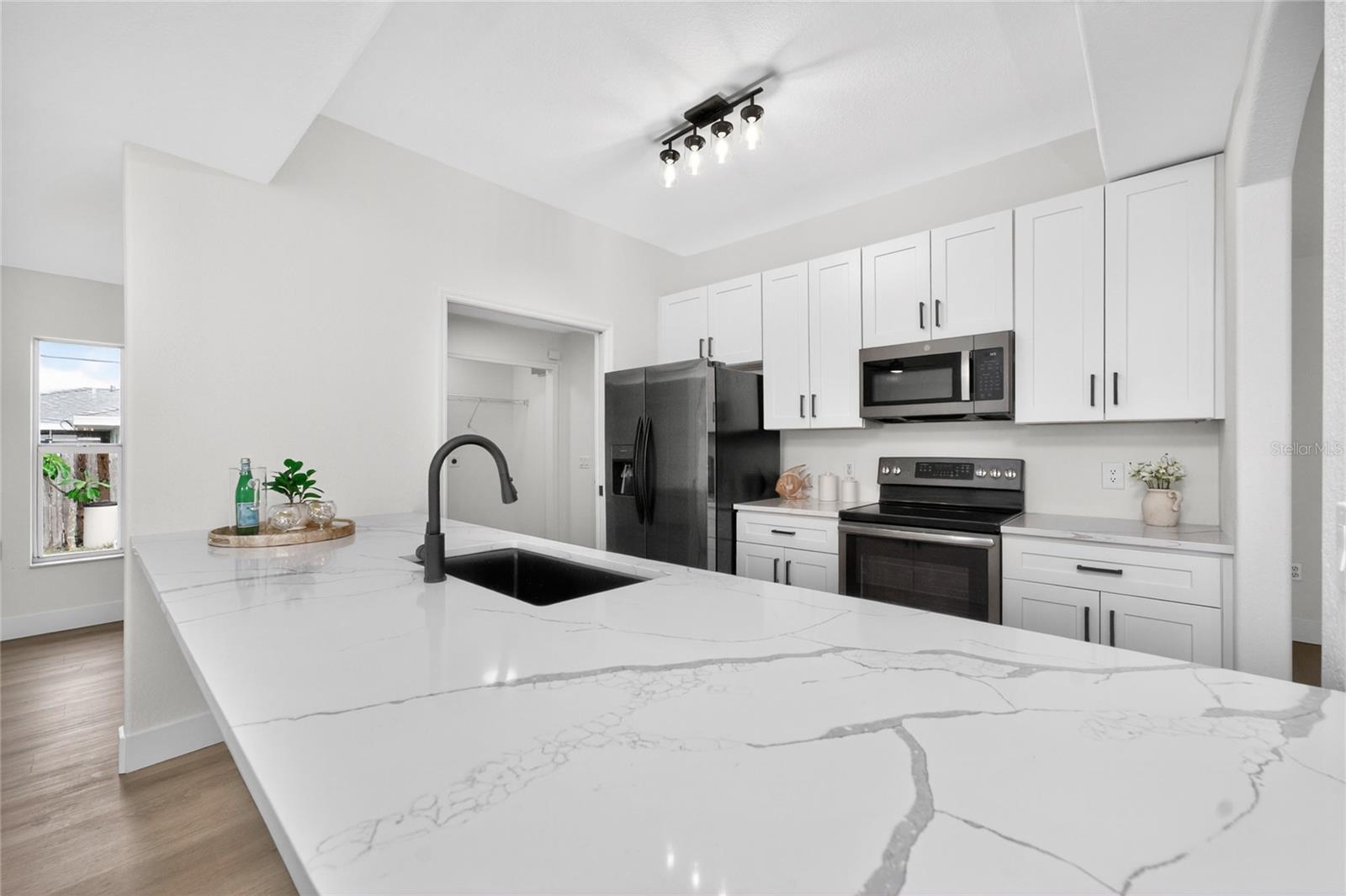 SOUTH VENICE - Residential