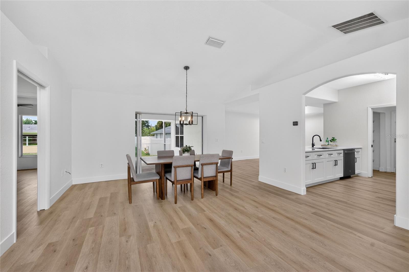 SOUTH VENICE - Residential