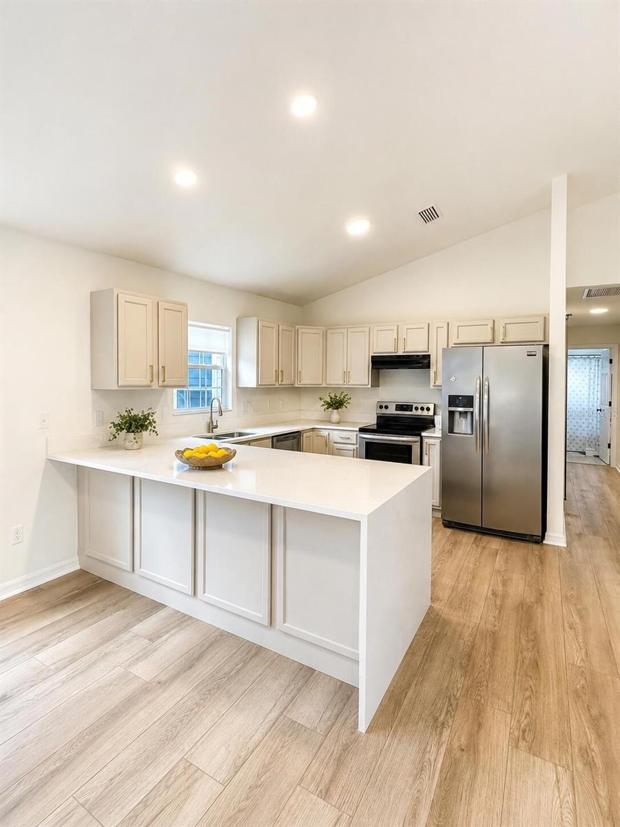 WELLINGTON PLACE - Residential