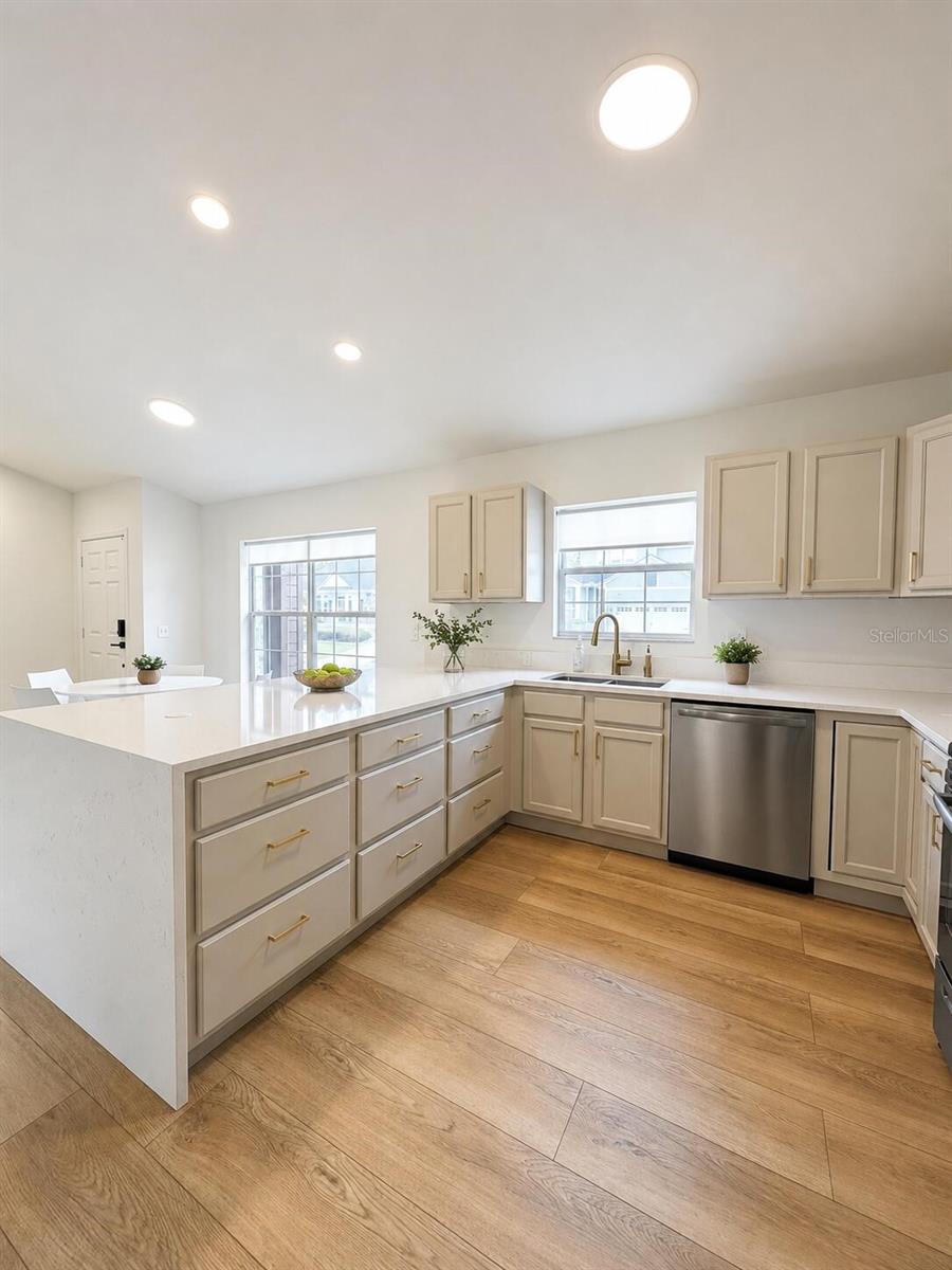 WELLINGTON PLACE - Residential