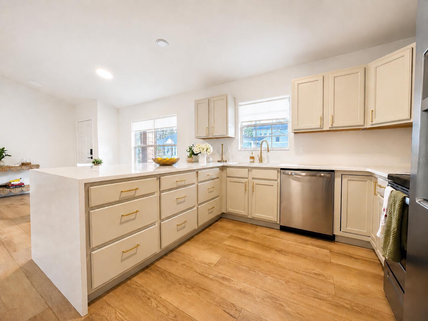 WELLINGTON PLACE - Residential