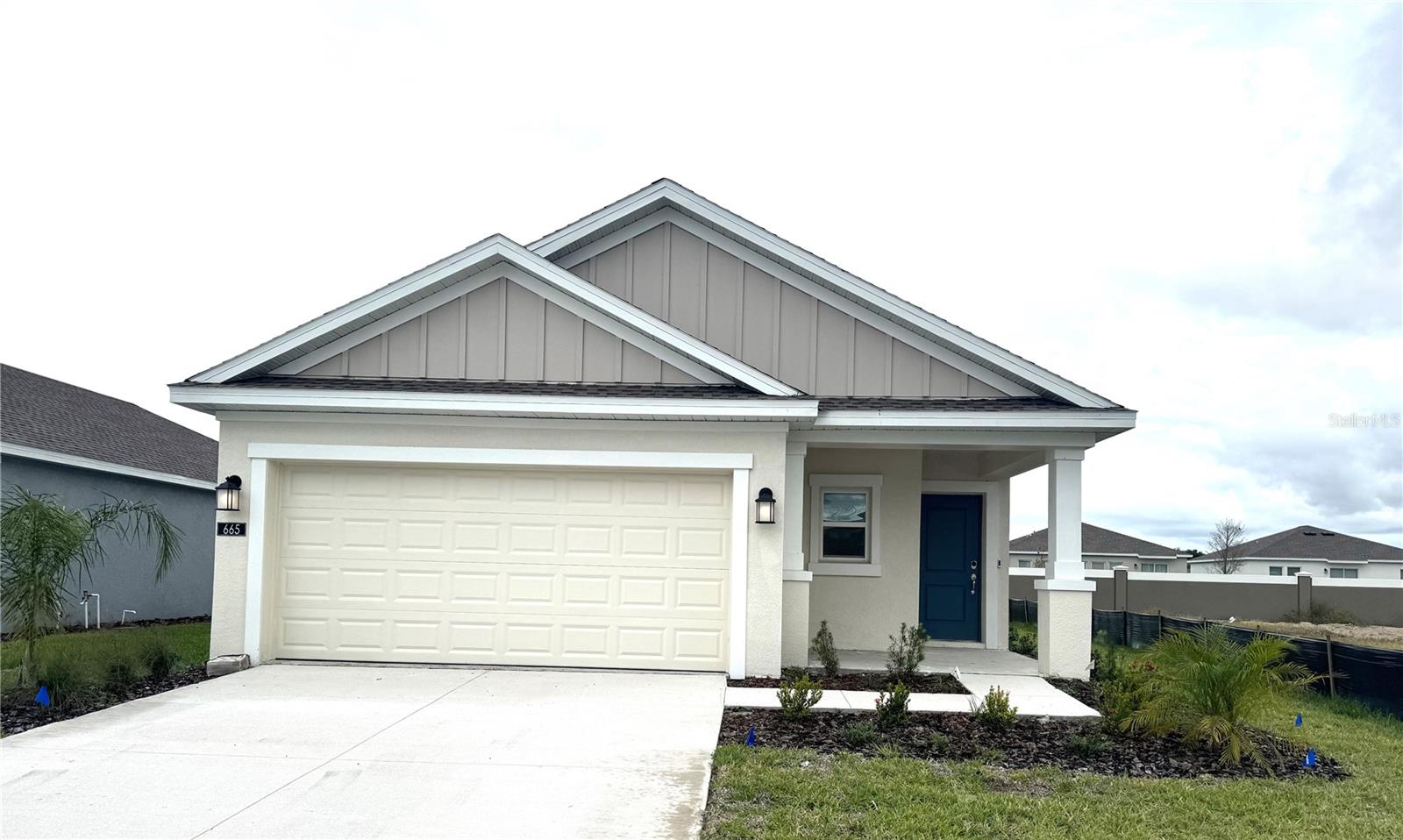 BRAND NEW single family home with 3 bedrooms 2 baths plenty of parking space inside and outside. Open floor plan, lots of space, amazing bright light throughout the day, granite counter tops in the entire house. Growing neighborhood with all the groceries store, shopping center, movie theater within a 2 miles. Be the one to live in this amazing brand new house.