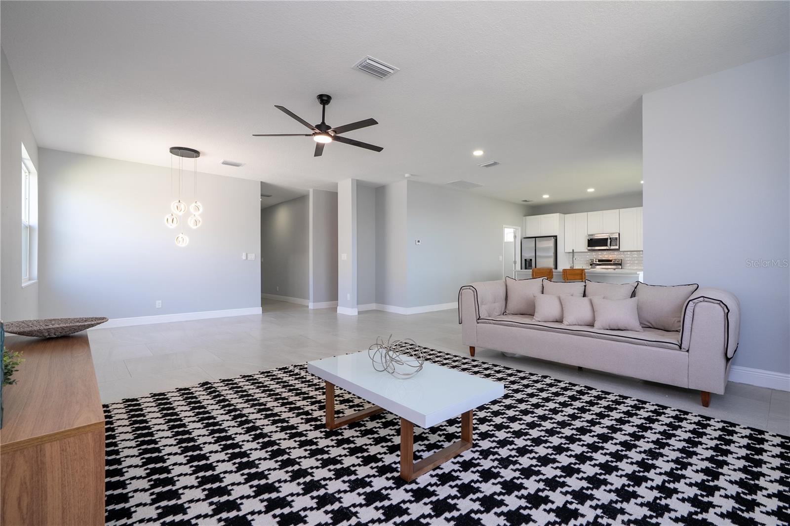 CALABAY PARC AT TOWER LAKE - Residential