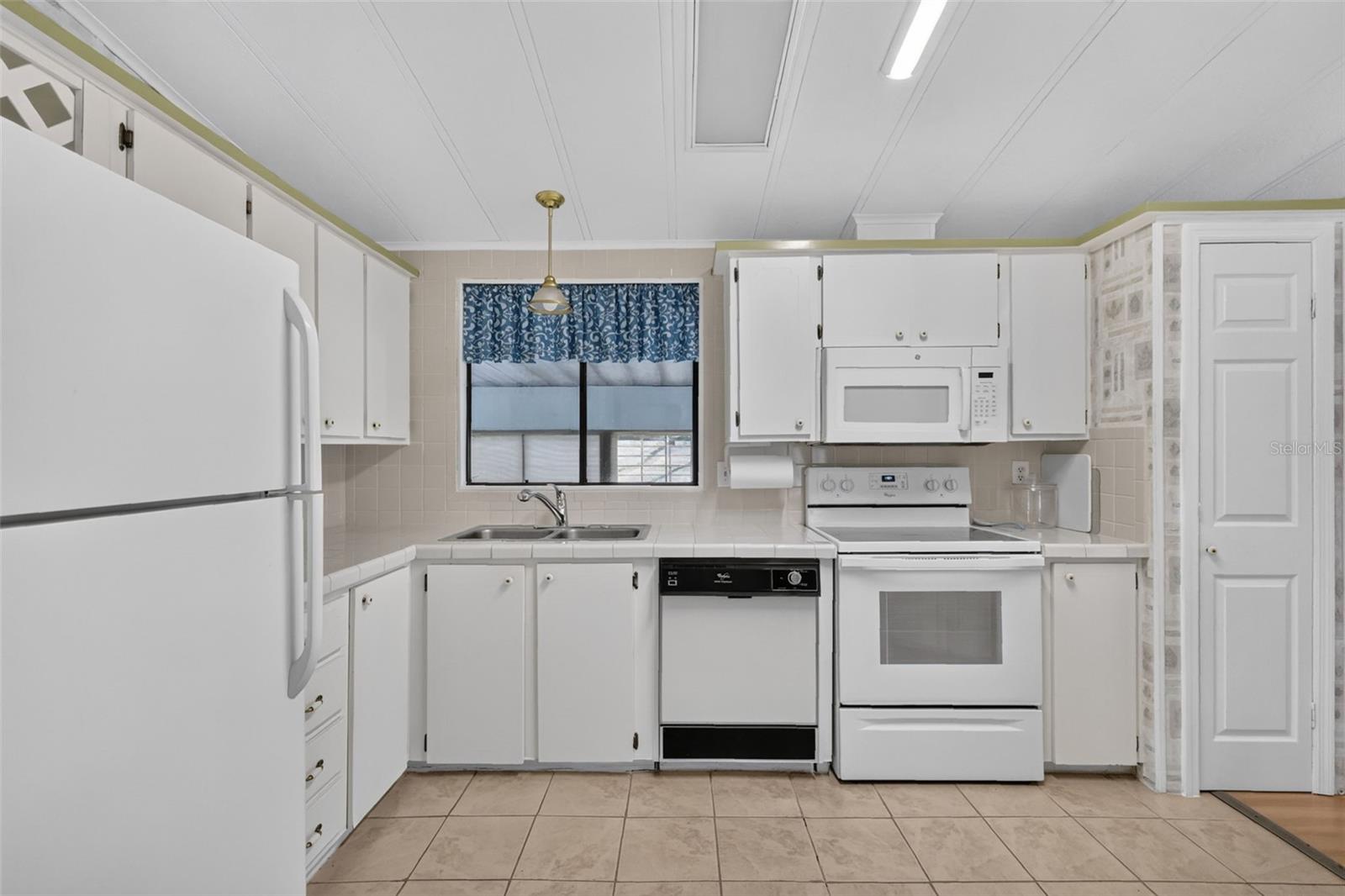 LADY LAKE ORANGE BLOSSOM GARDENS UNIT 05 - Residential