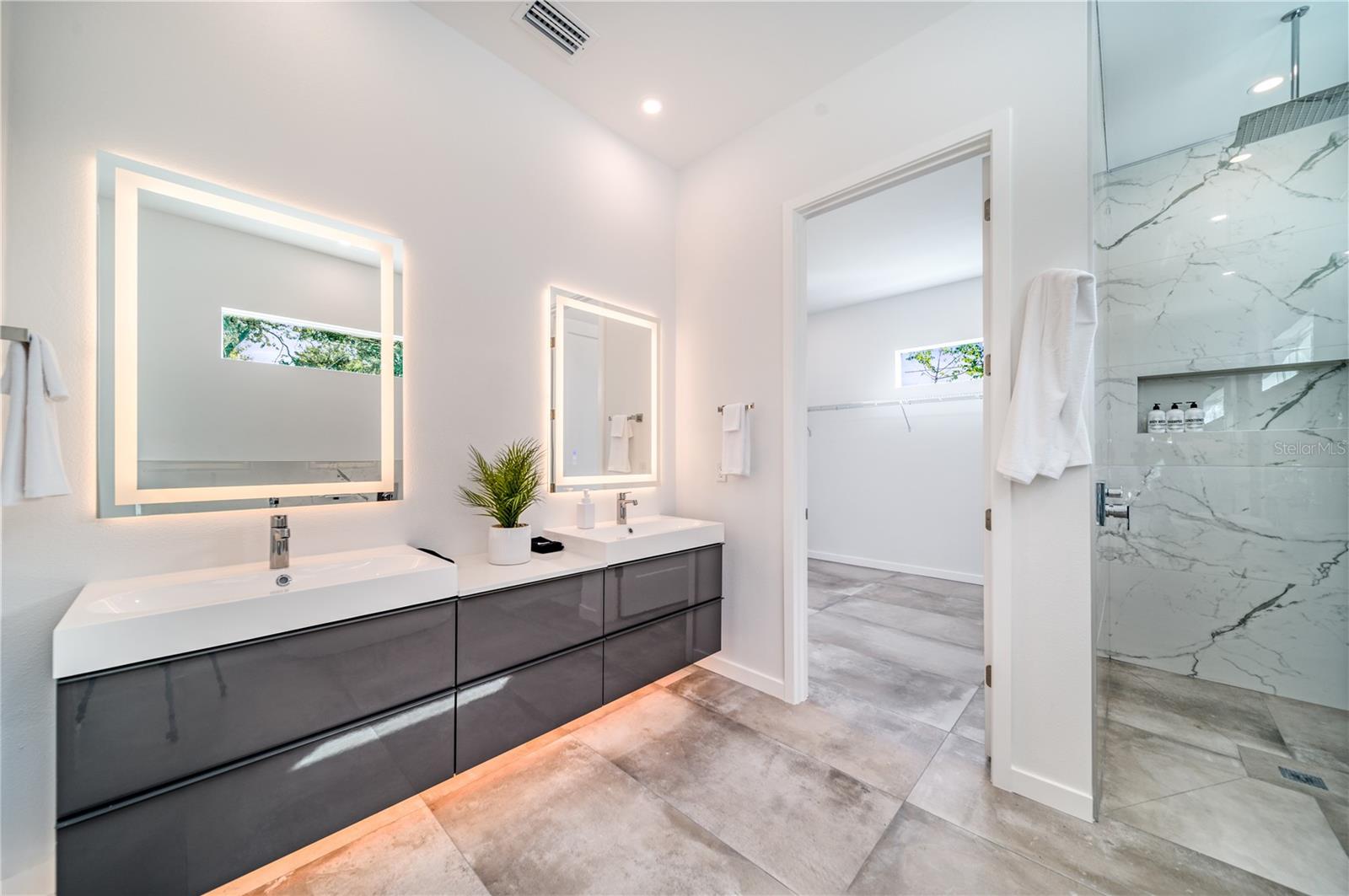 SOUTH GATE - Residential