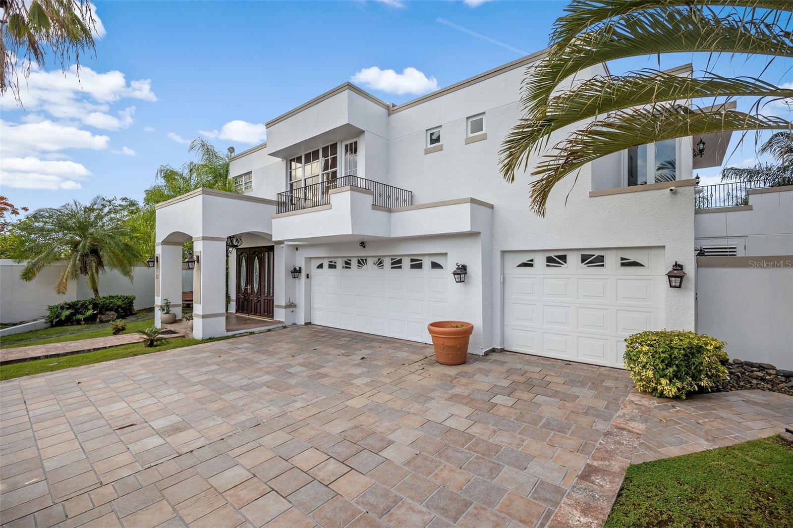 Located in Palma Real, this single-family residence is positioned on a cul-de-sac and sits on a wide lot with rear exposure to green area and the river that borders the community perimeter.
The property offers 6 bedrooms, a den, and 5 full bathrooms plus 1 half bathroom. Interior layout allows for flexible use including office, media, or additional living space.
Exterior features include an expansive terrace, gazebo, and outdoor kitchen area suitable for entertaining. The backyard is fully fenced and provides open green space with capacity for recreational use such as a volleyball area. A gated access point leads to additional land below with picnic tables and natural vegetation.
Energy features include a solar panel system with net metering connected to the utility provider, along with battery backup consisting of three Tesla Powerwall units. Community amenities include pool, clubhouse, gym, gazebo, basketball court, tennis courts, pickleball, beach tennis, and playground.
Property offers a combination of interior living space, outdoor areas, and energy infrastructure within a controlled-access residential community.