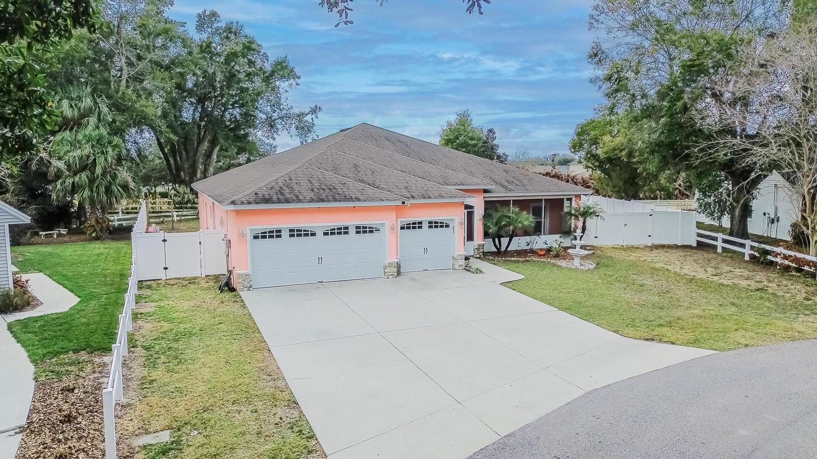 ILAKEE OAKS - Residential