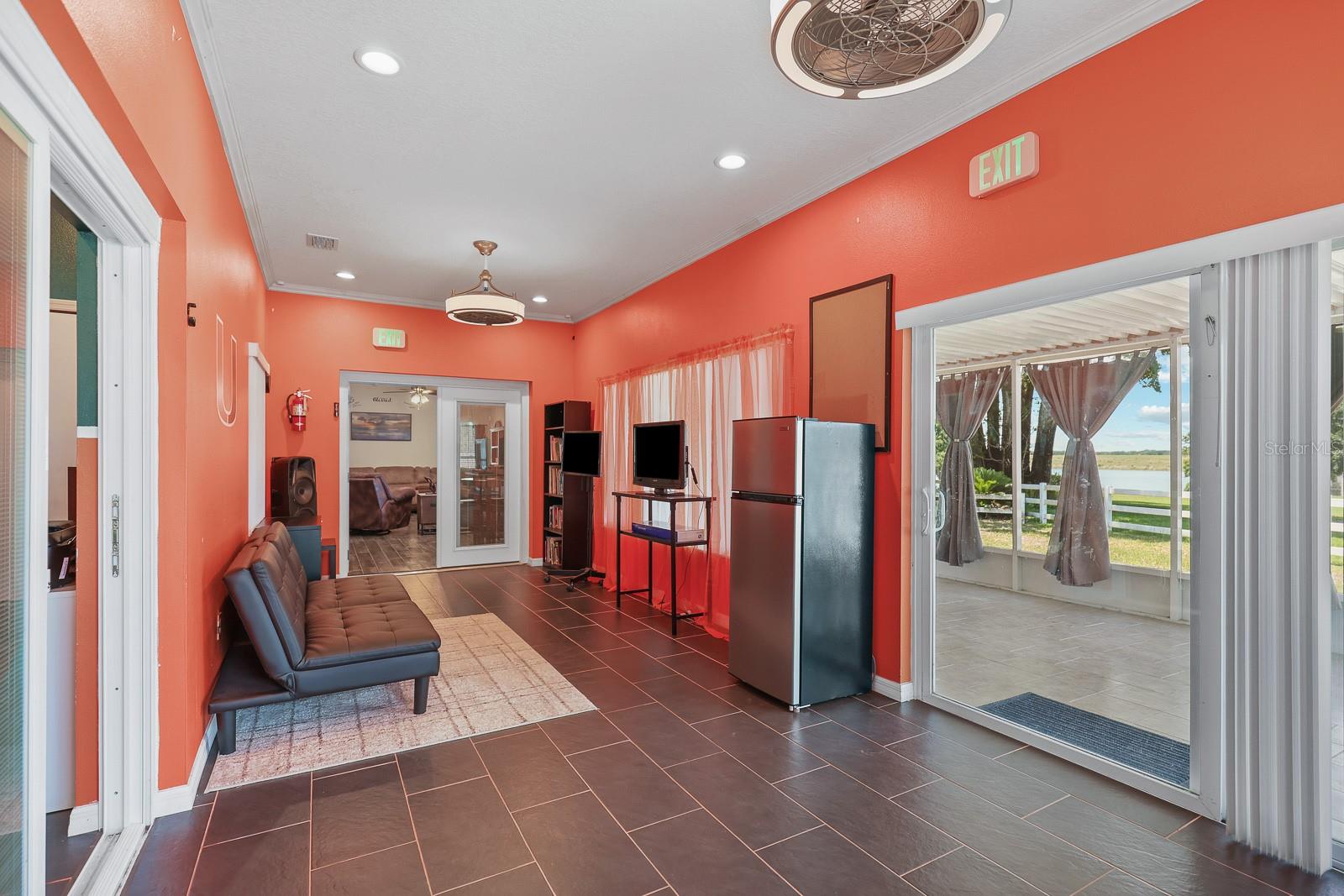 ILAKEE OAKS - Residential