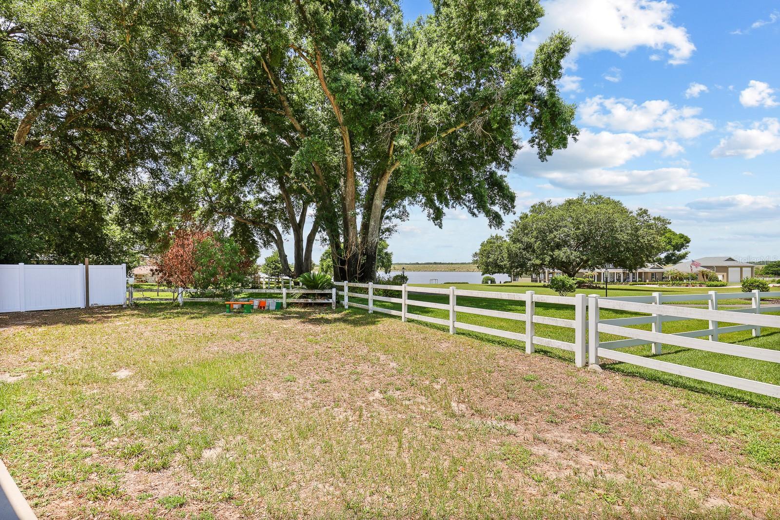 ILAKEE OAKS - Residential