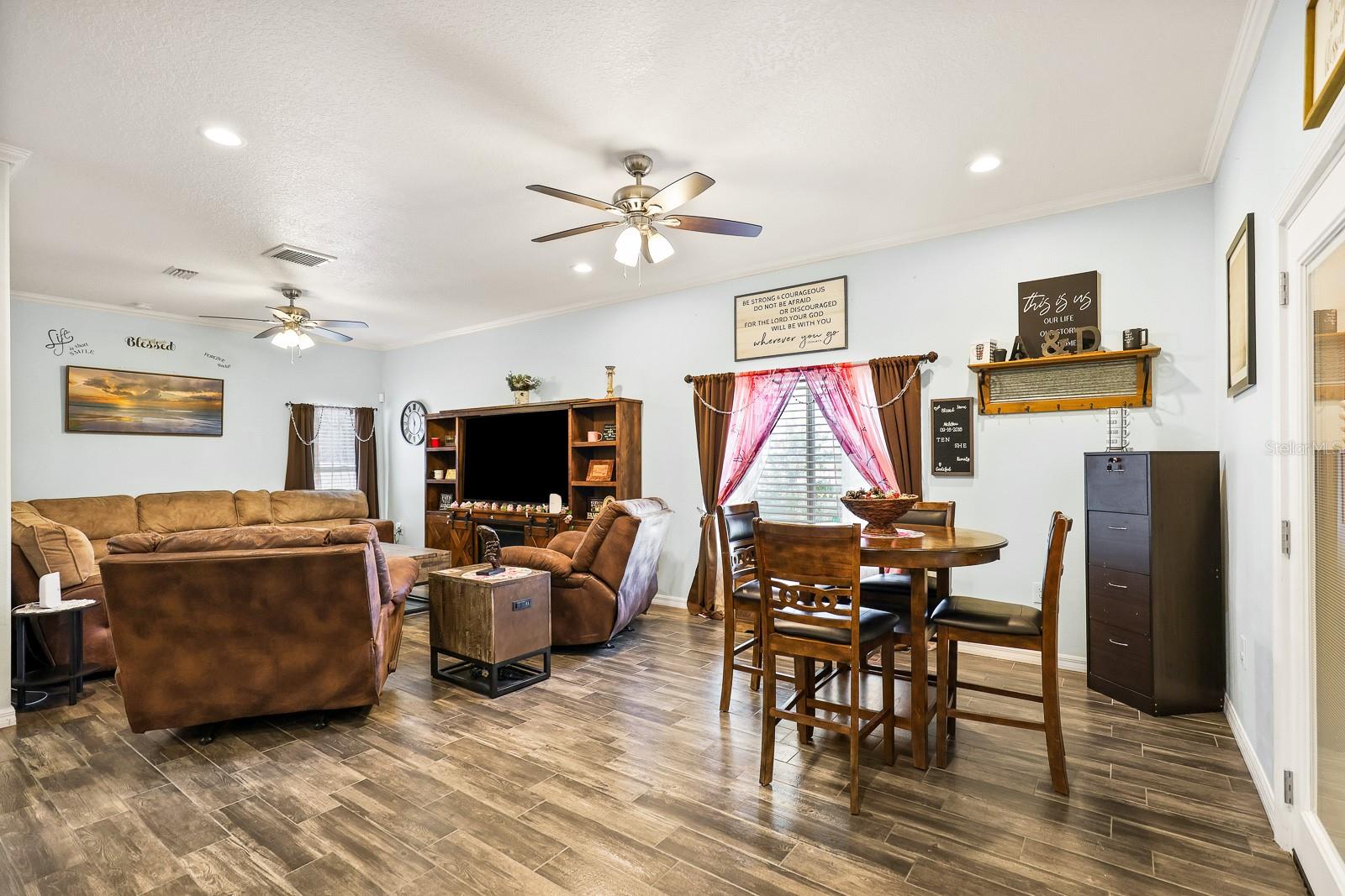 ILAKEE OAKS - Residential