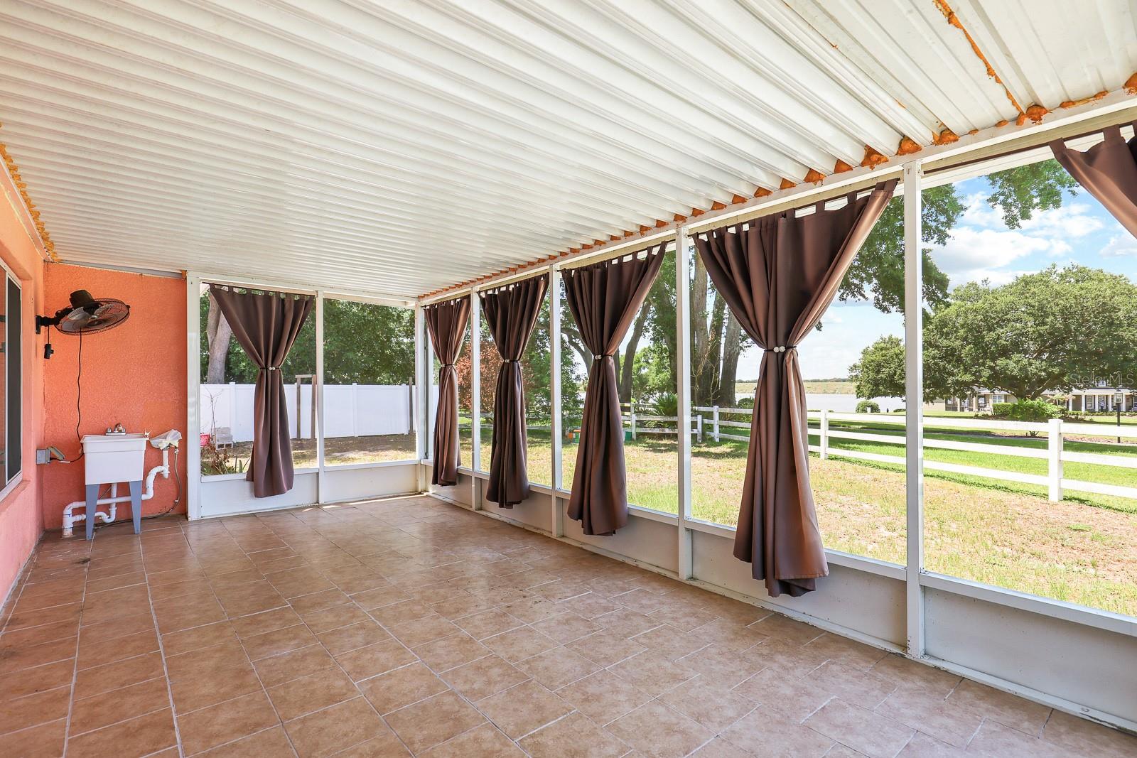 ILAKEE OAKS - Residential