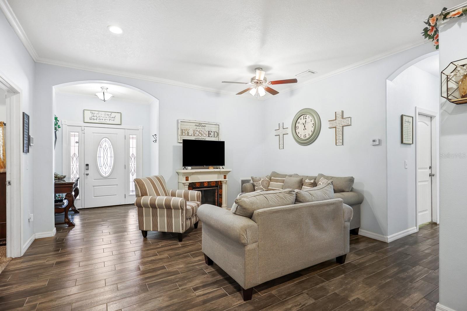 ILAKEE OAKS - Residential