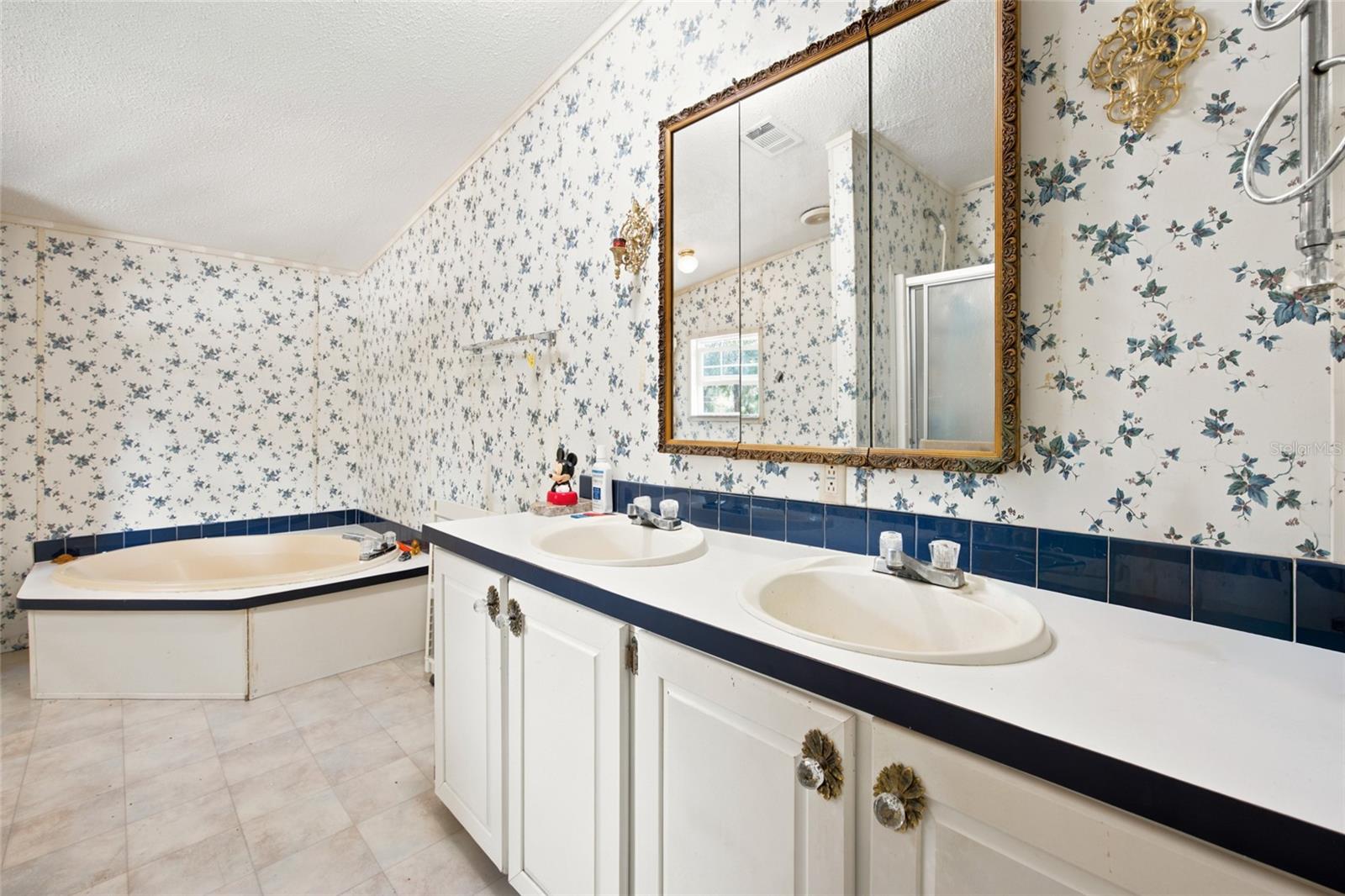 MEADOWBROOK RANCHES - Residential
