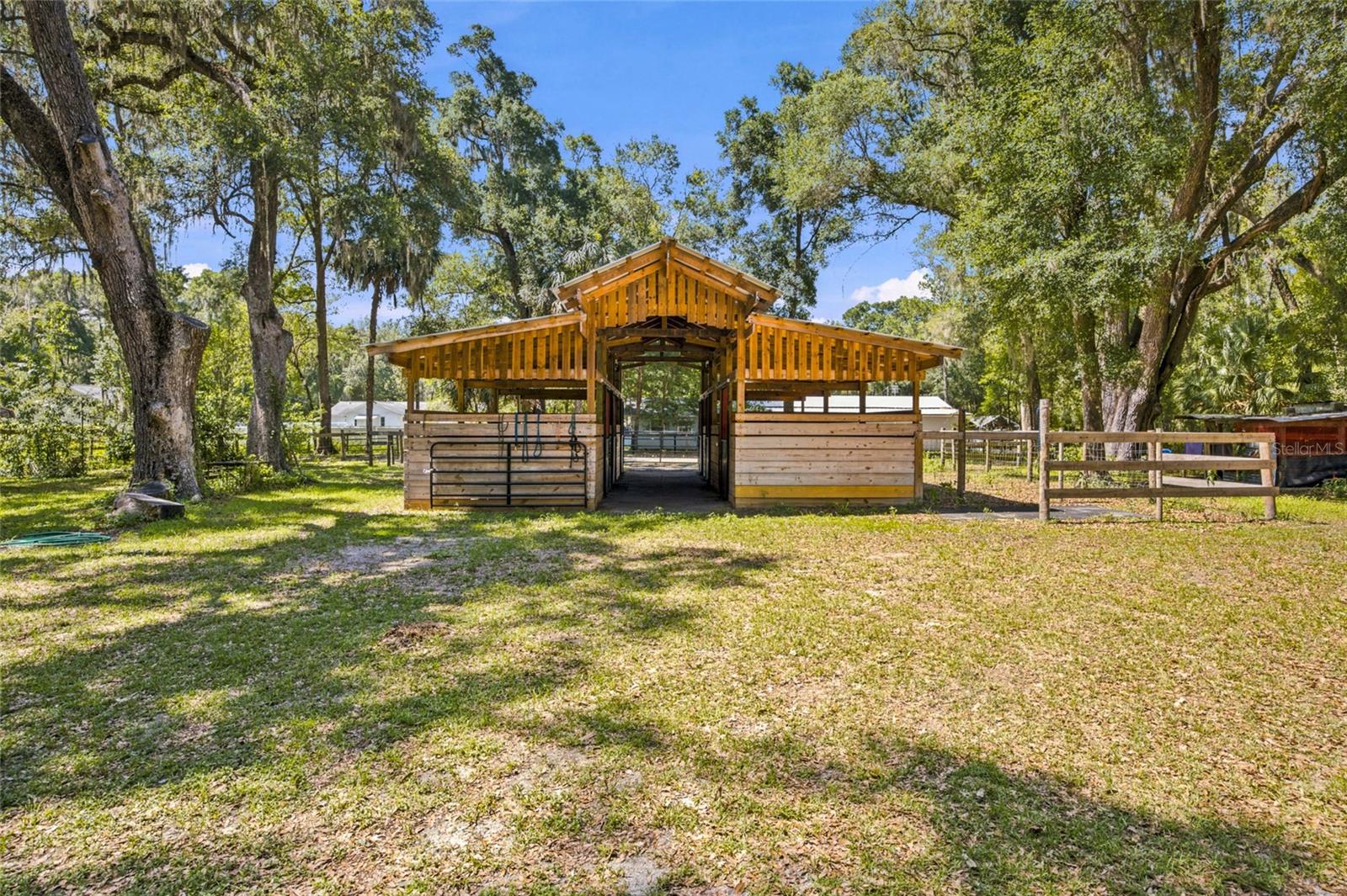 MEADOWBROOK RANCHES - Residential