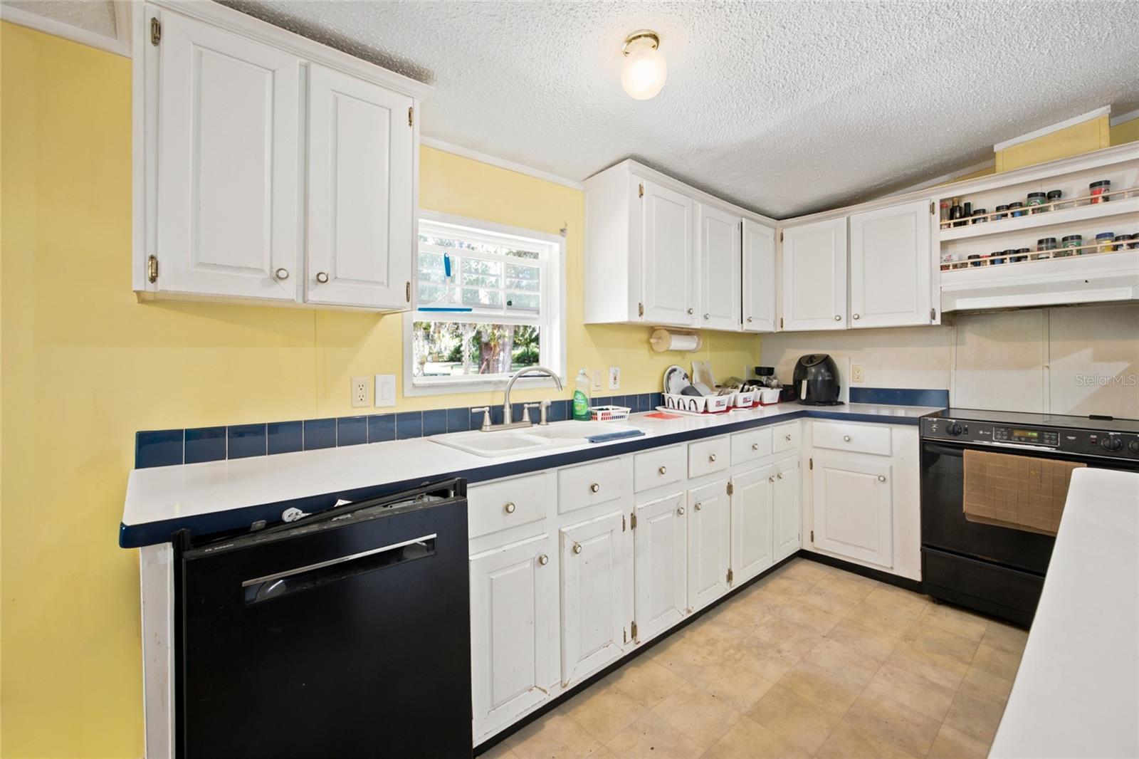 MEADOWBROOK RANCHES - Residential
