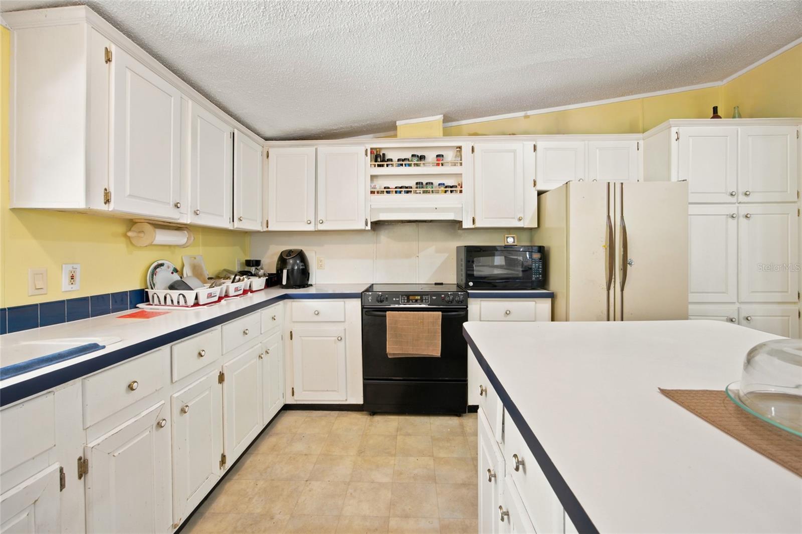 MEADOWBROOK RANCHES - Residential