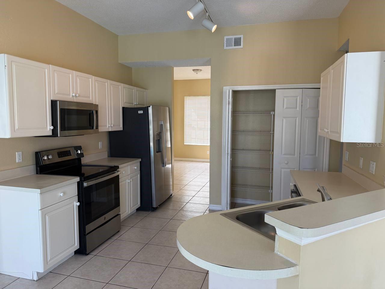 HUNTERS CREEK TR 250 - Residential Lease
