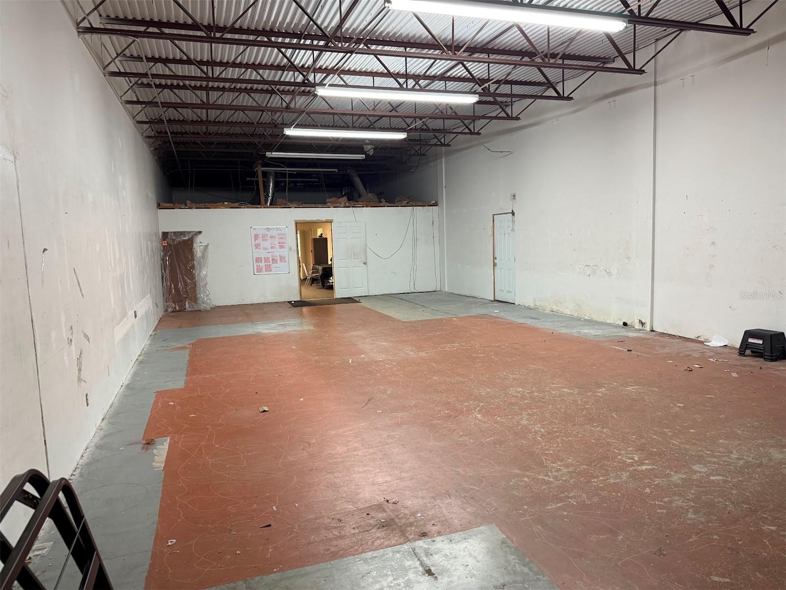 WEST 200 BUS PARK - Commercial Lease