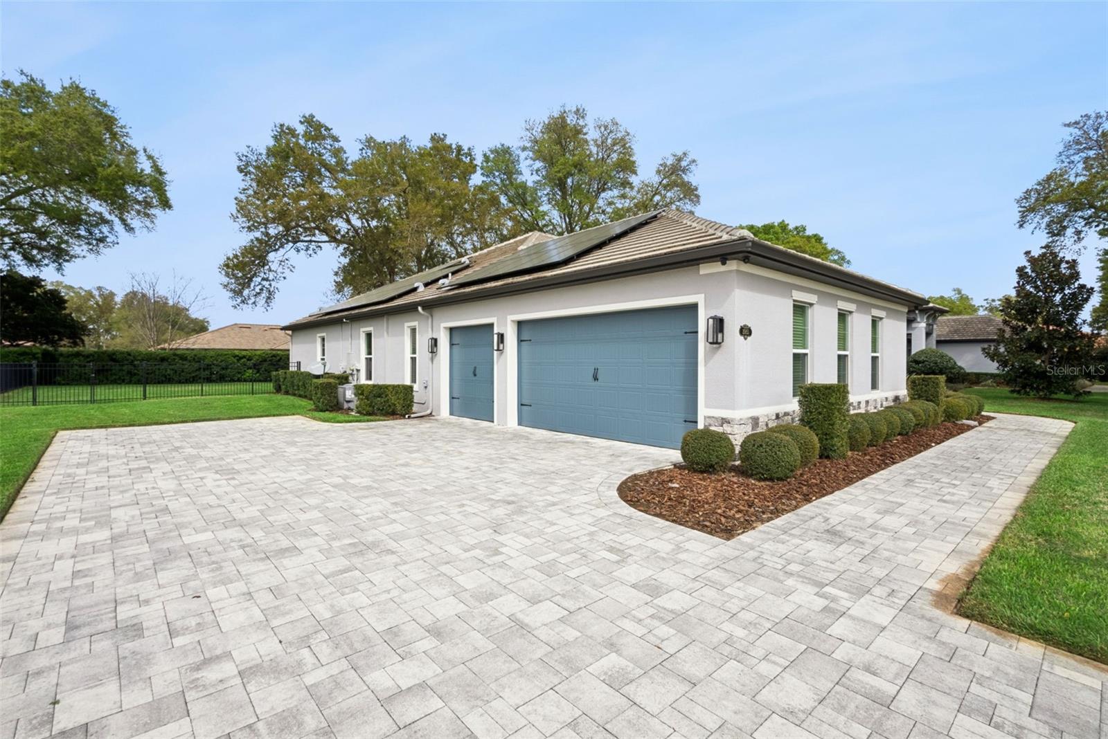 HEATHROW COUNTRY ESTATE - Residential