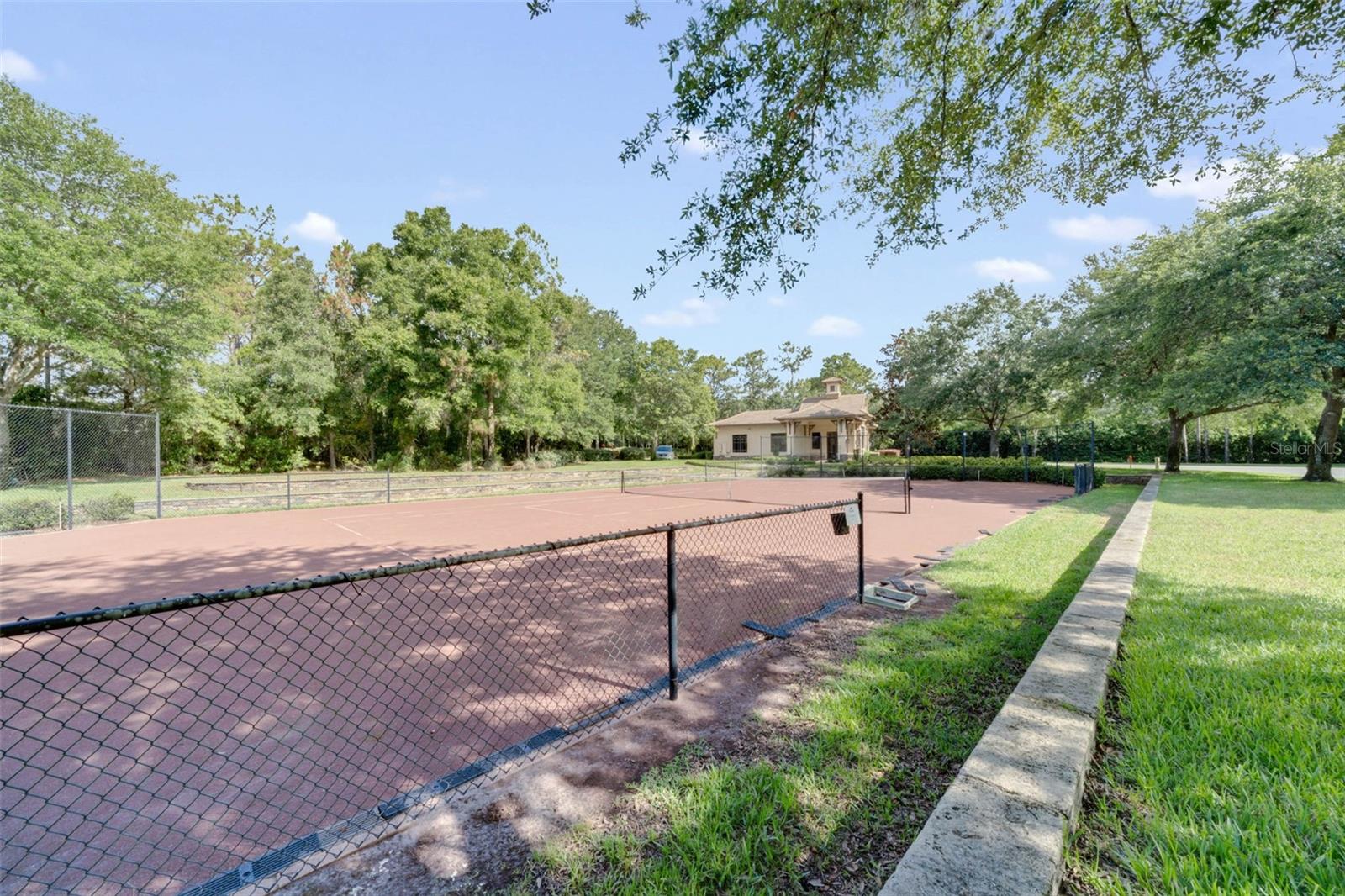 HEATHROW COUNTRY ESTATE - Residential
