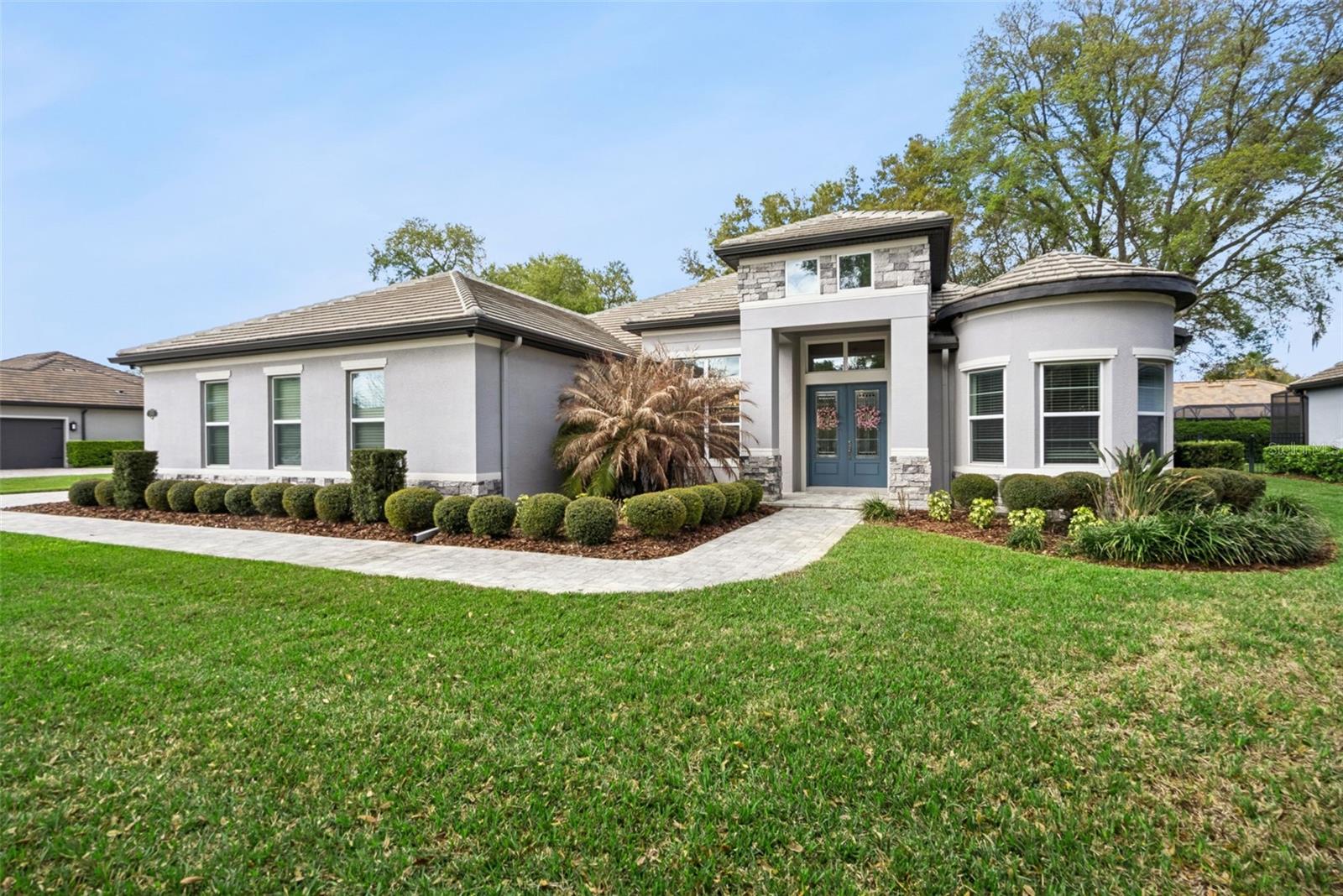 HEATHROW COUNTRY ESTATE - Residential