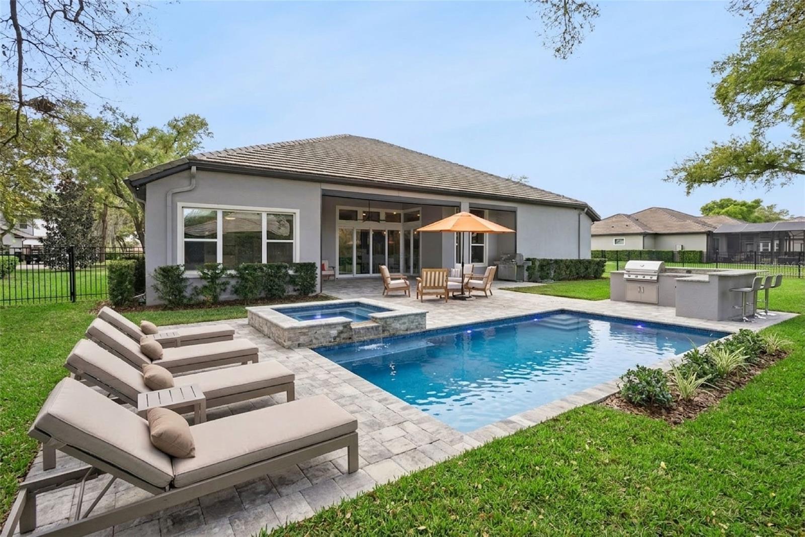 HEATHROW COUNTRY ESTATE - Residential