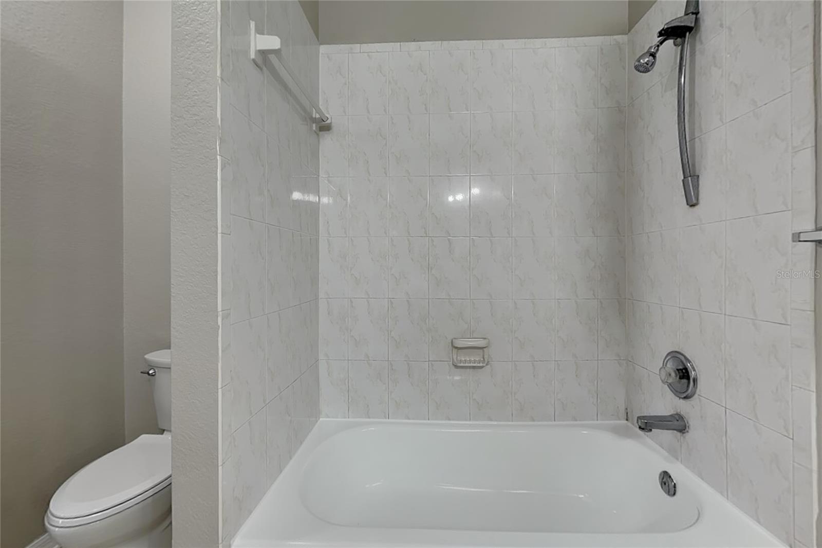 EDGEWATER VILLAGE UNIT 1 - Residential Lease